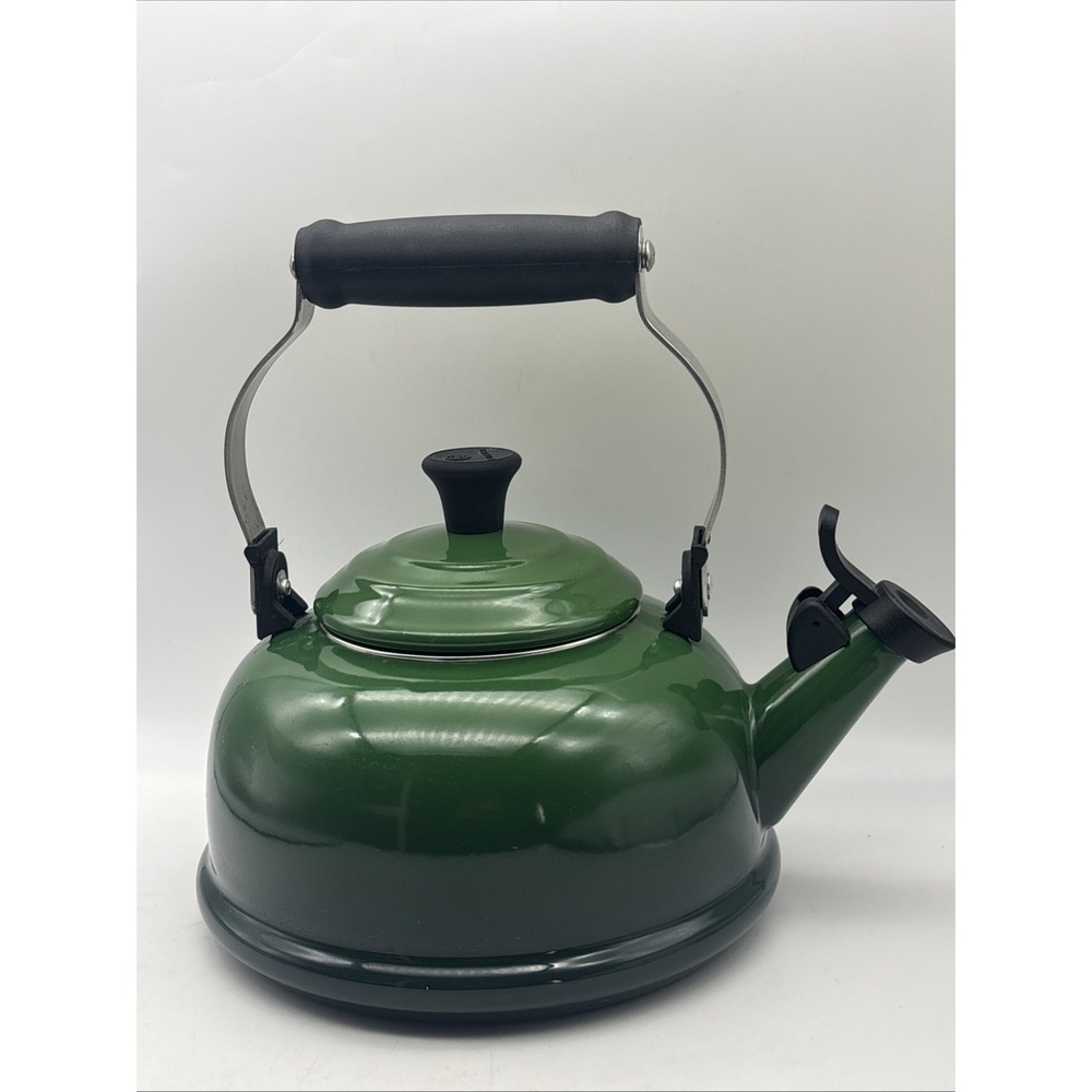 LE CREUSET CLASSIC WHISTLING TEA KETTLE GREEN 1.7 QT